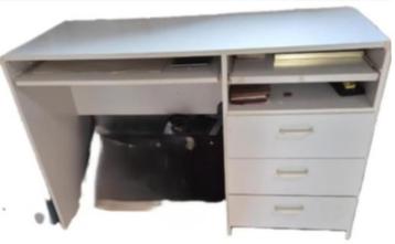 Wit bureau/Heel kleine prijs/In goede staat/Goede kwaliteit  beschikbaar voor biedingen