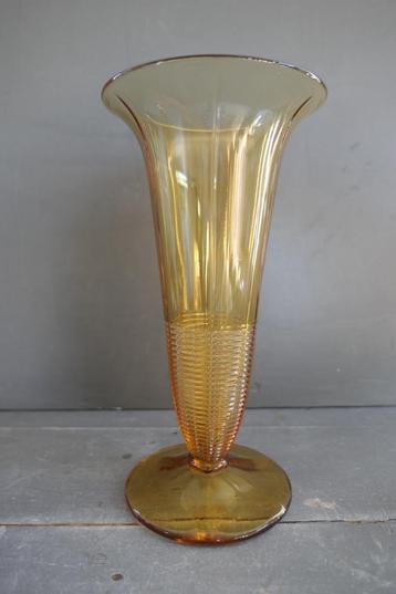 Art Deco amber glazen trompetvaas vaas beschikbaar voor biedingen