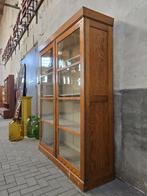 Grote Houten School Vitrine Kast | Vintage Vitrinekast Wit, Huis en Inrichting, Kasten | Vitrinekasten, Vintage Retro Mid Century Design Antiek Brocante