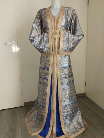 Naaister Tachita en kaftan  beschikbaar voor biedingen