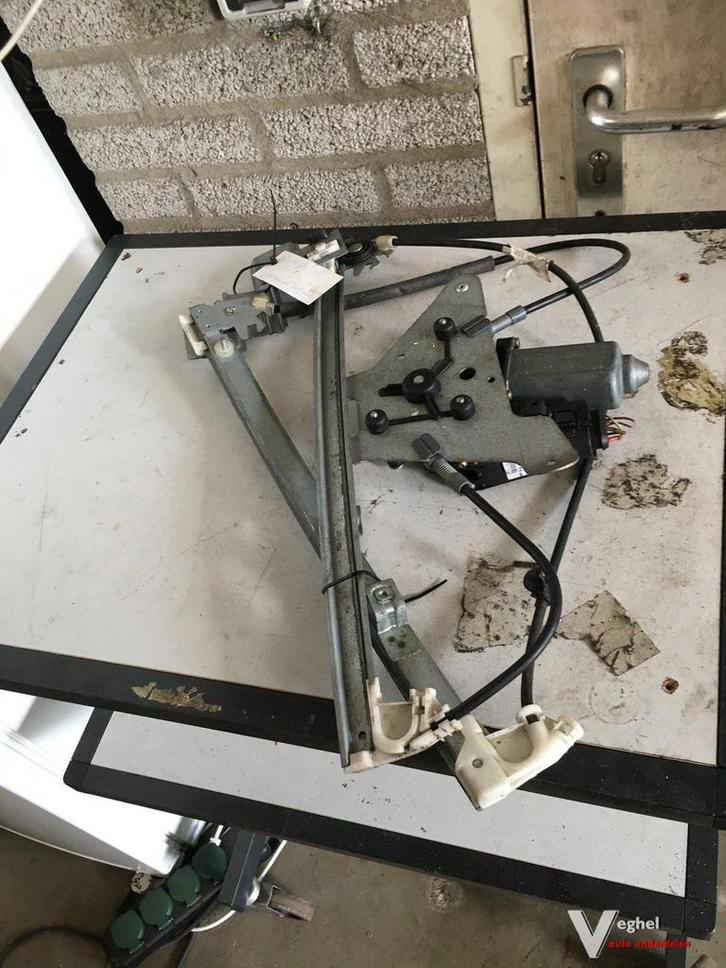 Audi A4 1997 Elektr Raammechanisme Linksvoor, Auto-onderdelen, Ruiten en Toebehoren, Gebruikt, Ophalen of Verzenden