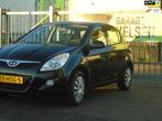 Hyundai I20 1.2i DynamicVersion/AIRCO, Auto's, Gebruikt, 4 cilinders, Met garantie (alle), Zwart
