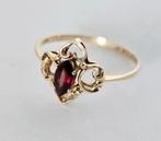 Gouden ring met granaat - maat 16,5, Sieraden, Tassen en Uiterlijk, Antieke sieraden, Ophalen of Verzenden