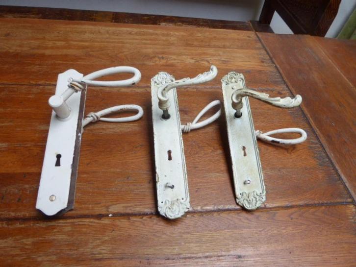 6 antieke deurklinken met bijbehorende platen, Antiek en Kunst, Antiek | Woonaccessoires, Ophalen of Verzenden