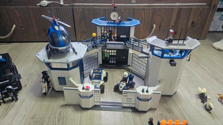 Playmobil Politiebureau & Politieauto's - Complete Set, Kinderen en Baby's, Speelgoed | Playmobil, Zo goed als nieuw, Complete set