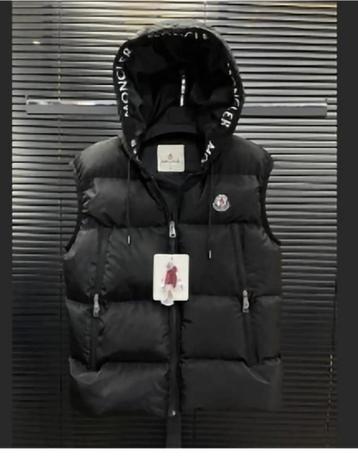 GEZOCHT Moncler bodywarmer zoals op de foto. Maat S beschikbaar voor biedingen