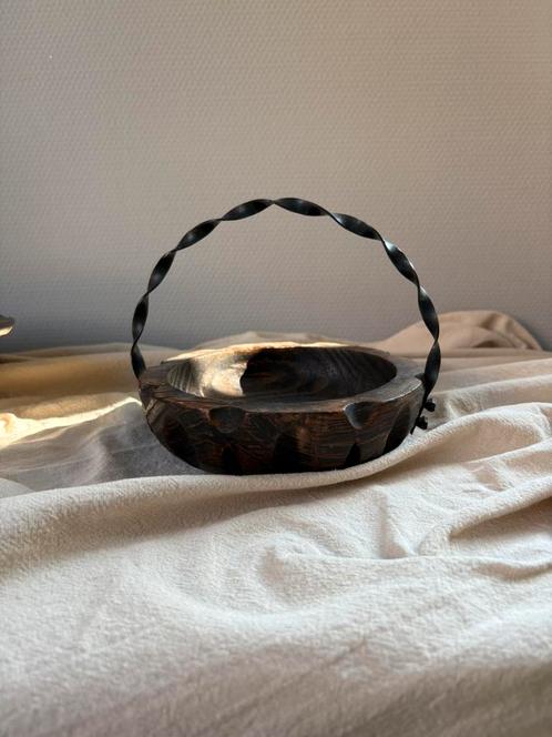 Vintage houten & castiron brutalist style schaal  h17cm, Huis en Inrichting, Woonaccessoires | Schalen en Manden, Zo goed als nieuw