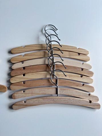 Houten Kledinghangers Kinderkleding beschikbaar voor biedingen
