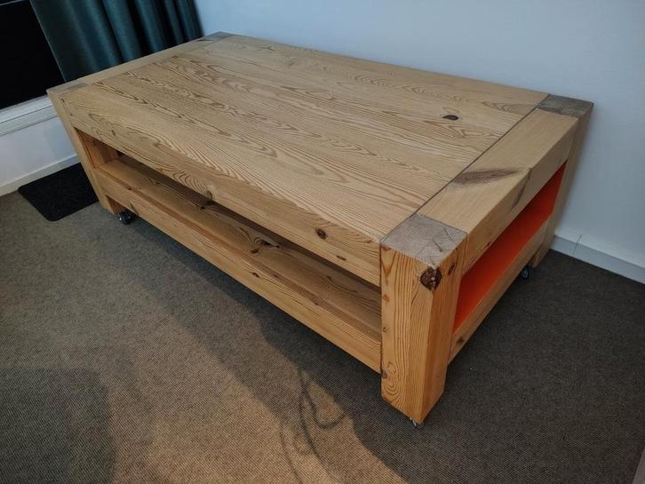 Houten tafel met opbergruimte, Huis en Inrichting, Tafels | Salontafels, Gebruikt, Minder dan 50 cm, 50 tot 100 cm, 100 tot 150 cm