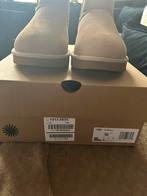 UGG clasic mini II 41, Nieuw, Lage of Enkellaarzen, Beige, Ophalen of Verzenden