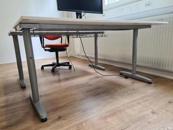 IKEA BEKANT bureau 160x80 wit met T-poten - afbeelding 2