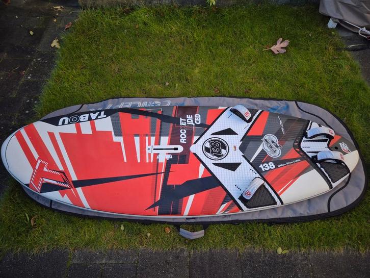 Tabou Rocket Plus 138L Windsurfplank, Watersport en Boten, Windsurfen, Gebruikt, Plank, Minder dan 250 cm, Met vin(nen), Met draagtas