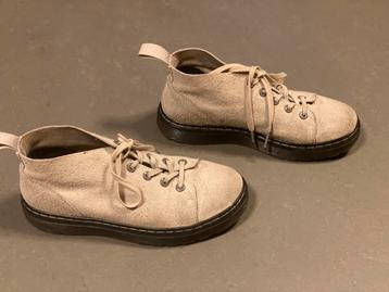 Dr Martens Baynes schoen beschikbaar voor biedingen