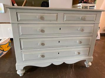 Massief houten ladekast / commode beschikbaar voor biedingen