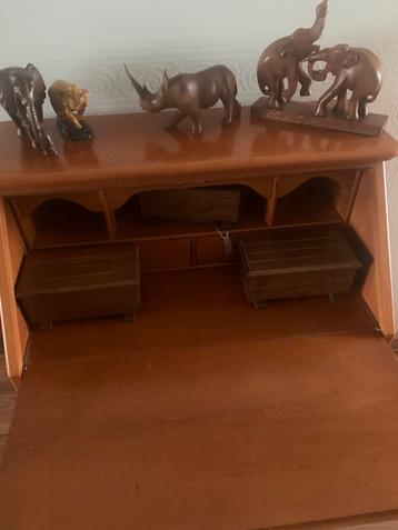 Mooie secretair+kastje beschikbaar voor biedingen
