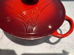 Le Creuset Marmite 22cm Eiffeltoren Kersenrood, Huis en Inrichting, Keuken | Potten en Pannen, Kookpan of Snelkookpan, Gietijzer