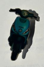 Vespa Piaggio reclame pin / broche met lampjes, Ophalen of Verzenden, Zo goed als nieuw