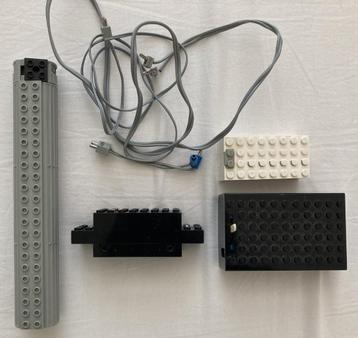 Lego motor en batterijhouders beschikbaar voor biedingen