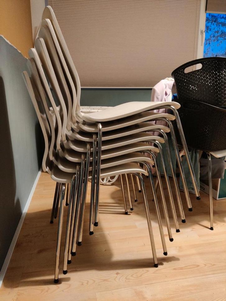 8 witte stoelen (Gilbert, IKEA), Huis en Inrichting, Stoelen, Gebruikt, Vijf, Zes of meer stoelen, Wit, Ophalen