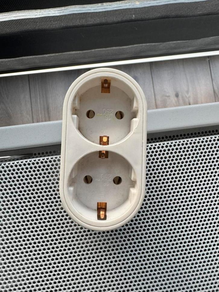 Stopcontact splitter, Doe-het-zelf en Verbouw, Elektra en Kabels, Zo goed als nieuw, Stopcontact, Ophalen of Verzenden