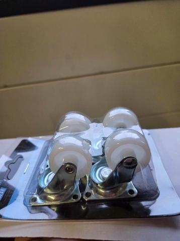 900 setjes zwenkwielen 32 mm. Nieuw beschikbaar voor biedingen