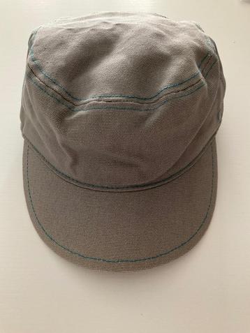 CALVIN KLEIN CAP / PET. beschikbaar voor biedingen
