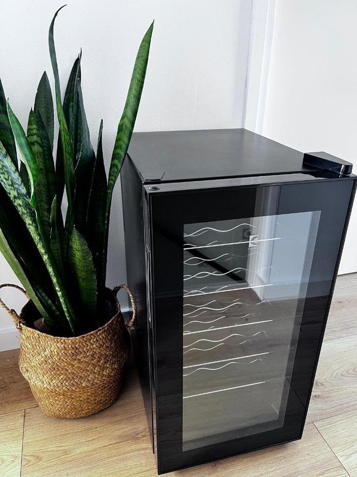 Zwarte Candor CW-52AA Wijnkoelkast – 18 Flessen, Witgoed en Apparatuur, Koelkasten en IJskasten, Zo goed als nieuw, Zonder vriesvak