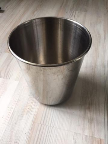 RVS wijnkoeler in zeer goede staat, 20 cm hoog diameter 19cm beschikbaar voor biedingen