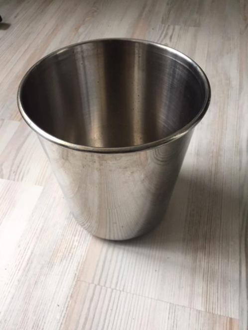 RVS wijnkoeler in zeer goede staat, 20 cm hoog diameter 19cm, Huis en Inrichting, Overige Huis en Inrichting, Nieuw, Ophalen of Verzenden