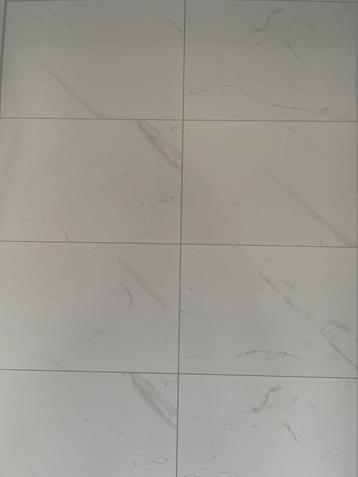 Marmerlook wandtegels Calacata nieuw 8x 30 x 60 cm beschikbaar voor biedingen