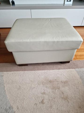 geen leolux hocker voetenbank, maar wel bij leolux gekocht. beschikbaar voor biedingen