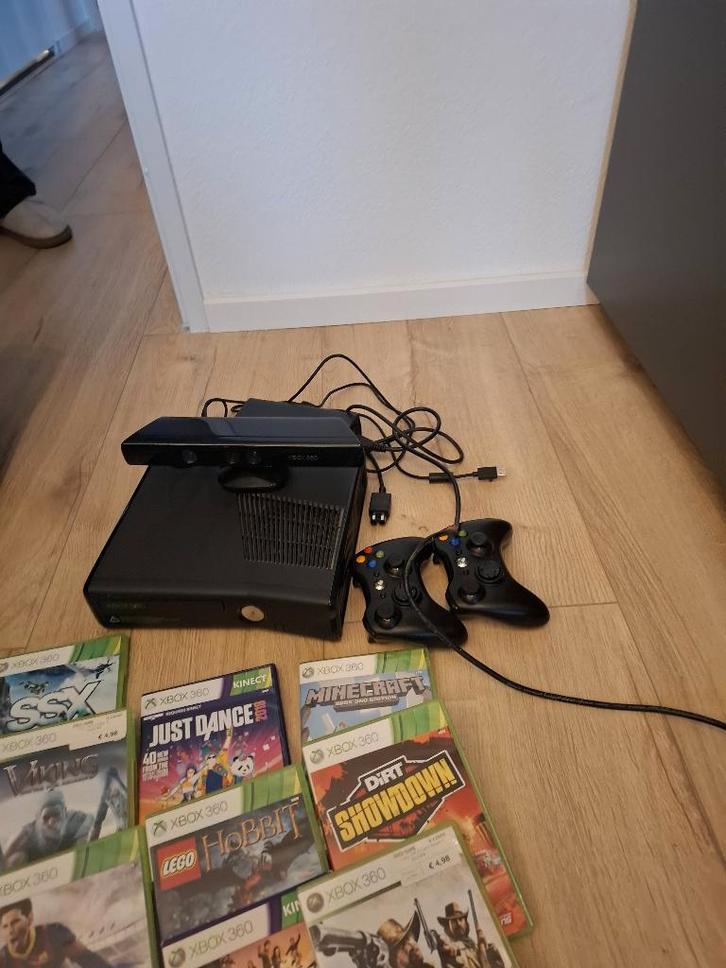 Xbox 360 | met 21 spellen | disc update | met 2 controllers, Spelcomputers en Games, Spelcomputers | Xbox 360, Zo goed als nieuw