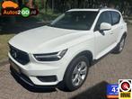Volvo XC40 2.0 T4 Momentum, 15 km/l, Euro 6, 1969 cc, Wit