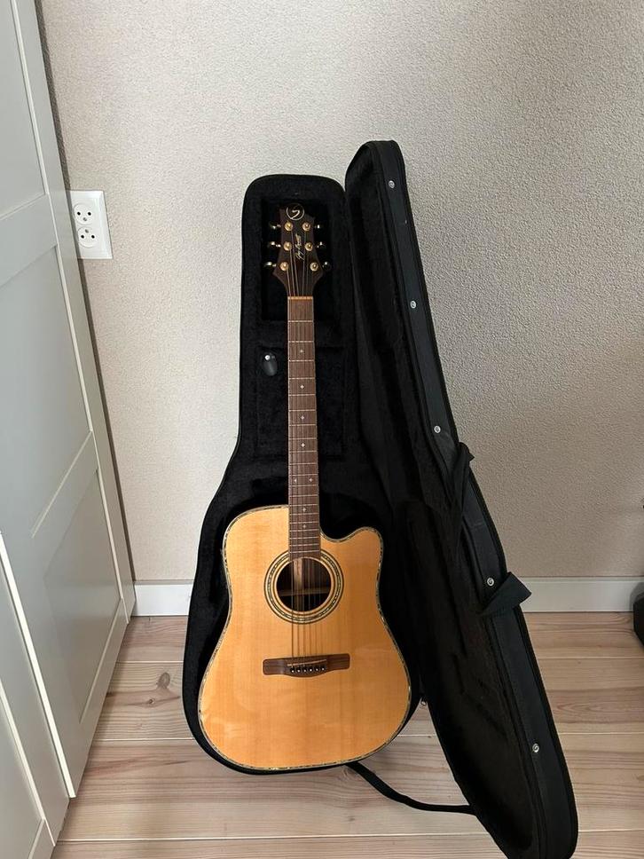 Semi akoestische gitaar greg bennett met hardcase, Muziek en Instrumenten, Snaarinstrumenten | Gitaren | Akoestisch, Zo goed als nieuw