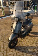 Vespa sprint | Matgrijs | Full Option |, Fietsen en Brommers, Scooters | Vespa, Ophalen, Gebruikt, Maximaal 45 km/u, Vespa S