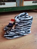 Wollen zebra print sloffen lederen zool 37-38, Zwart, Nieuw, Ophalen of Verzenden, Pantoffels of Sloffen