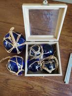 Blauwe glazen ballen, Ophalen