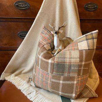 Engels patchwork kussen Abraham Moon beschikbaar voor biedingen