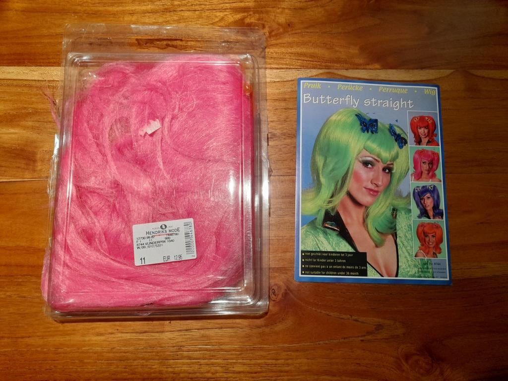 Roze Pruik - Nieuw in verpakking, Kleding | Dames, Carnavalskleding en Feestkleding, Nieuw, Accessoires, Carnaval, Ophalen of Verzenden