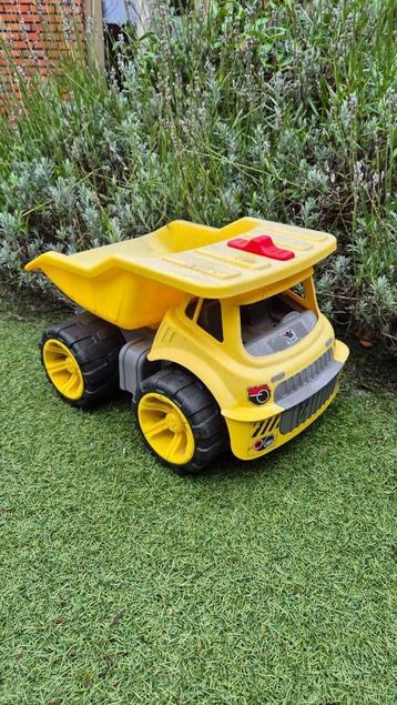 Grote gele kiepwagen 'Big' beschikbaar voor biedingen
