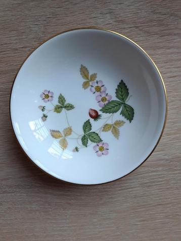 WEDGWOOD PETIT FOUR BORDJE 1X BONE CHINA ZGAN  beschikbaar voor biedingen