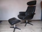 NIEUWSTAAT Conform Time Out + hocker zwart leer + hocker L, Huis en Inrichting, Fauteuils, Ophalen of Verzenden, Zo goed als nieuw
