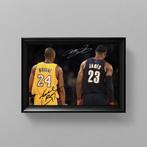 Kobe Bryant Lebron James gedrukte handtening NBA ingelijst, Sport en Fitness, Basketbal, Ophalen of Verzenden