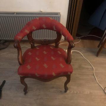 Antieke stoel opnieuw bekleed  beschikbaar voor biedingen