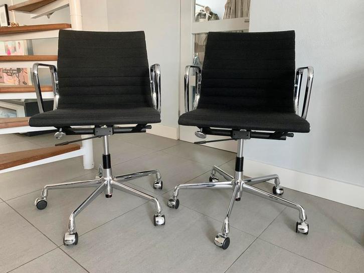 Vitra Eames ea117 bureaustoelen hopsak zwart / chroom, Huis en Inrichting, Bureaustoelen, Zo goed als nieuw, Zwart, Ophalen of Verzenden