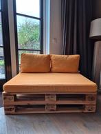 Palletbankje op wielen met okergele kussens, Huis en Inrichting, Ophalen, Zo goed als nieuw, Hout, Eén