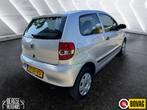 Volkswagen Fox 1.2 Trendline Bluetooth Usb Aux Nap, Voorwielaandrijving, Metallic lak, Stof, Zwart