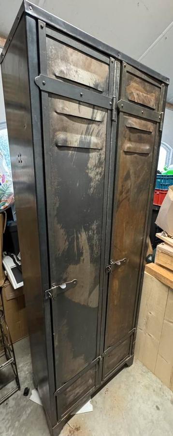 Industriële stoere lockerkast beschikbaar voor biedingen