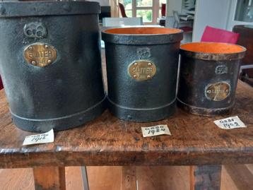 Antieke maatbekers beschikbaar voor biedingen