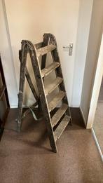 Vintage gebruikte schilders trap, Doe-het-zelf en Verbouw, Ladders en Trappen, Ophalen, Gebruikt, Trap, Opvouwbaar of Inschuifbaar
